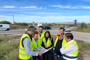 La delegada de Fomento visita el inicio de las obras de Garrucha para la ejecución de una nueva glorieta en la carretera A-370.