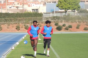 Touré haciendo carrera continua con Rojas.