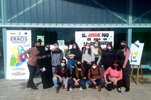 Actividad de AFIM21 con motivo del 8M en el barrio almeriense de Los Almendros.