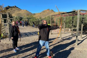 Miembros de Makura en una de las competiciones de tiro con arco prehistórico.