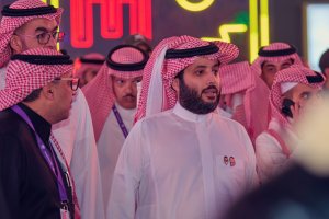 Turki prepara en palacio la cumbre de los fichajes.