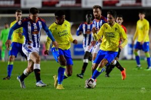 El Cádiz no pudo pasar del empate sin goles en su visita a Chapín.