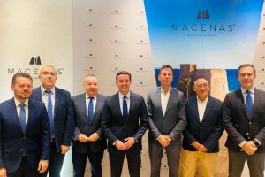 Asistentes a la presentación en Madrid del proyecto Macenas Playa de Cosentino.