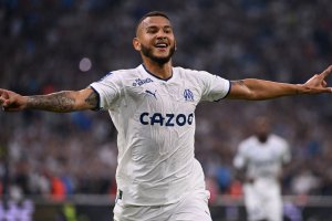 Luis Suárez empezó la temporada con el Olympique de Marsella haciendo doblete.