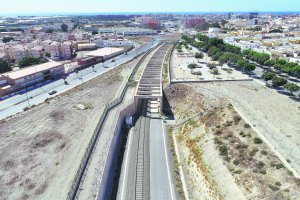 Vista aérea de las obras de Alta Velocidad ferroviaria llevadas a cabo en la zona de El Puche.