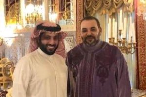 La foto que publicó Turki Al-Sheikh con el rey de Marruecos, Mohamed VI.