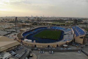 Vista general del Estadio donde jugará el Almería con Riad al fondo.