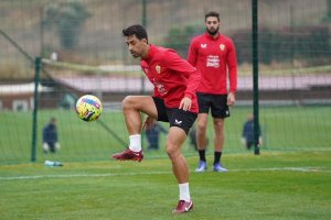 César de la Hoz en un entrenamiento en la concentración de Marbella.