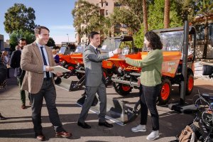 Acto de entrega de los nuevos vehículos en el Pabellón Moisés Ruiz.