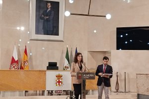 María del Mar Vázquez junto a Carlos Sánchez presentado el presupuesto municipal para 2023