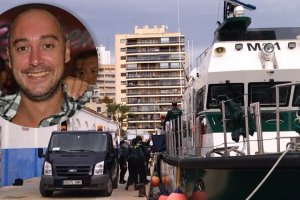 Retrato de Gonzalo Tobío y una imagen del momento en el que su cuerpo inerte ha sido desembarcado. Foto de Alfonso Padilla, diario Levante.