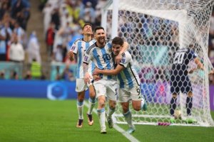 Messi se entiende a las mil maravillas con Julián Álvarez.