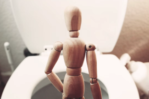 ¿Qué afecciones provocan escozor al orinar en hombres?