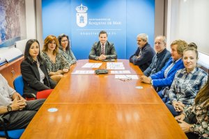Reunión en el Ayuntamiento de Roquetas de Mar.
