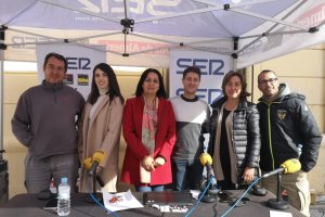 Autoridades municipales e invitados al programa ‘Hoy por Hoy Levante’ de la Cadena SER emitido este jueves desde Cantoria, en una fotografía de