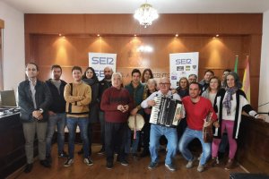 Los participantes en el ‘Hoy por Hoy Levante’ posaron para inmortalizar la emisión del programa de la SER en una fotografía de familia al tér