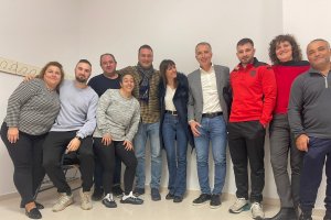 Foto de familia con la estrella David Fernández Borbalán.