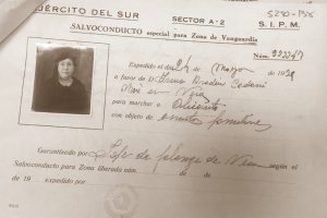 Salvoconducto expedido a nombre de Irene Brodin Codoní, vecina de Vera, para trasladarse a Alicante .