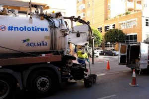 Imagen de archivo de trabajos de Aqualia en la vía pública.