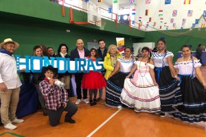 Autoridades huercalenses junto a los participantes de Honduras.