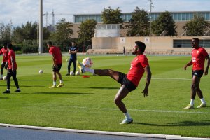 Dyego Sousa en el campo Anexo.