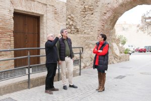 El alcalde de Adra, Manuel Cortés, en el Molino del Lugar.
