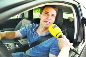 Rubi atendiendo al Carrusel Deportivo en el Mediterráneo.