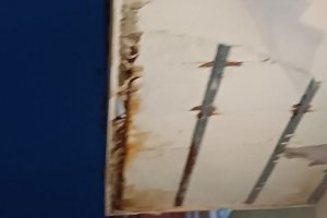 Desperfectos en la biblioteca José María Artero.