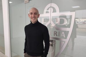 Gabri en la puerta de uno de los despachos del Mediterráneo.