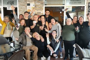 Trabajadores y familiares de la Cafetería Churrería Amanecer, en Roquetas de Mar.