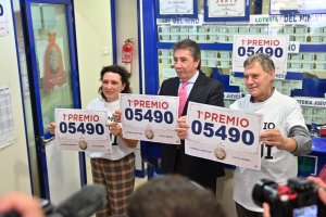 Celebración en la administración número 2 de Roquetas de Mar.