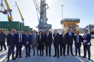 Visita a las instalaciones portuarias y el Ayuntamiento de la localidad del presidente de Puertos del Estado, Álvaro Rodríguez Dapena.