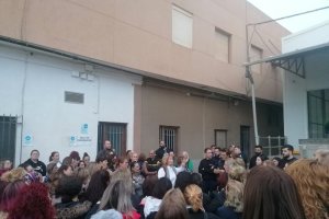 Trabajadoras de Agrupaadra en una asamblea informativa.