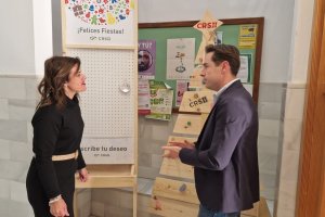 Árbol de Navidad y Muro de los Deseos en el Ayuntamiento de Benahadux.