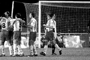 El Almería ganó en Cádiz 1-2 en la temporada 2001-2002.