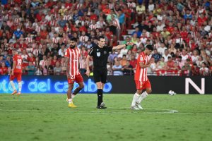 Juan Martínez Munuera en el estreno de la Liga contra el Real Madrid.