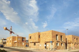 Casas familiares con espacio para jardín.