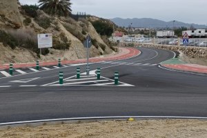 El acceso al polígono de Cuevas ya fue mejorado a principios de este año 2022.