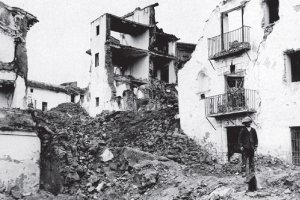 Un terremoto dejó Almería prácticamente destruida.