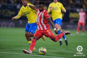 Ramazani en una jugada del partido en Cádiz.
