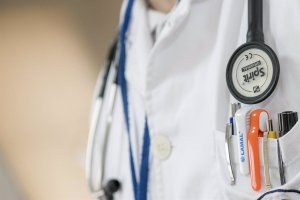 , Almería tiene la segunda tasa más baja de médicos en ejercicio de Andalucía.