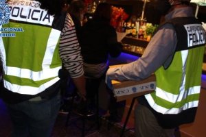 Policía Nacional en un club de alterne.