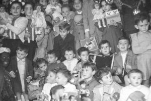 Los niños de los años 50 se nutrían de muñecas, de pelotas, de carros y de patines, que eran los juguetes clásicos de aquel tiempo.