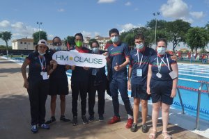 Los nadadores del Depoadap con su nuevo sponsor.