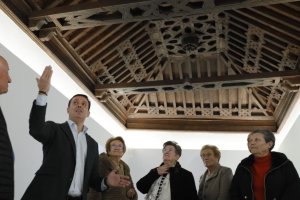 Javier Aureliano García, presidente de Diputación, también les mostró el recién reformado Hospital Provincial.
