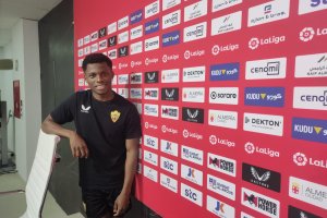 Ramazani posando para LA VOZ después de la rueda de prensa.