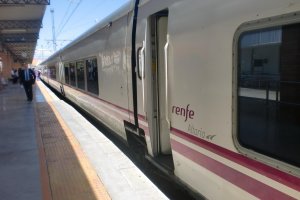 Renfe mantiene solo una conexión diaria entre Almería y Madrid.