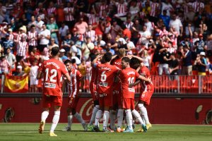 Los jugadores del Almería celebrando uno de los goles al Rayo Vallecano.