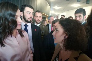 La doctora Gema Esteban en un acto en Madrid junto a la reina Letizia.