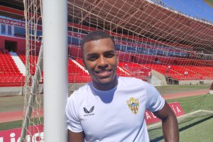 Akieme con LA VOZ en el Estadio de los Juegos Mediterráneos.